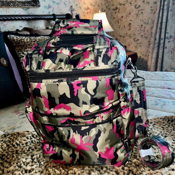 Lug Ranger XL Quilted Carry All NWT'S - Picture 2 of 15